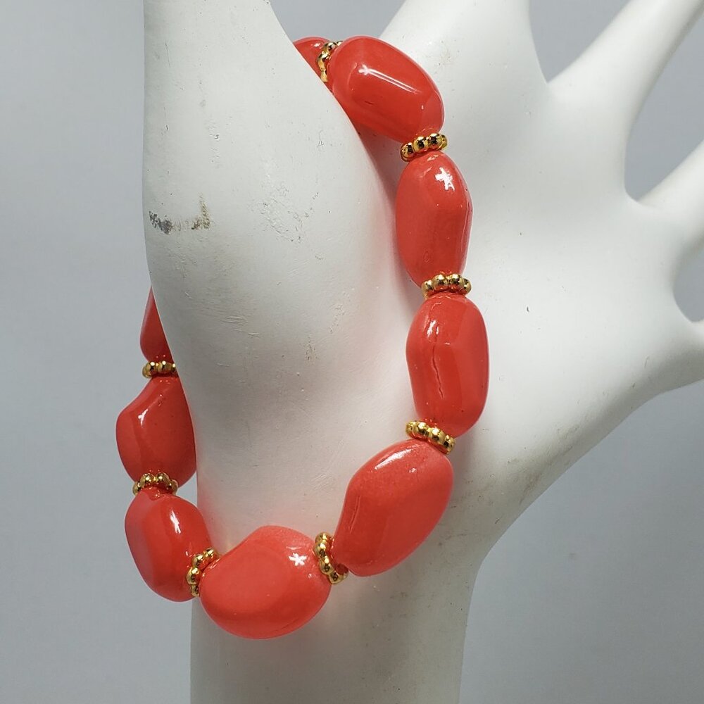 Bijou coral glass stretch bracelet with gold accents